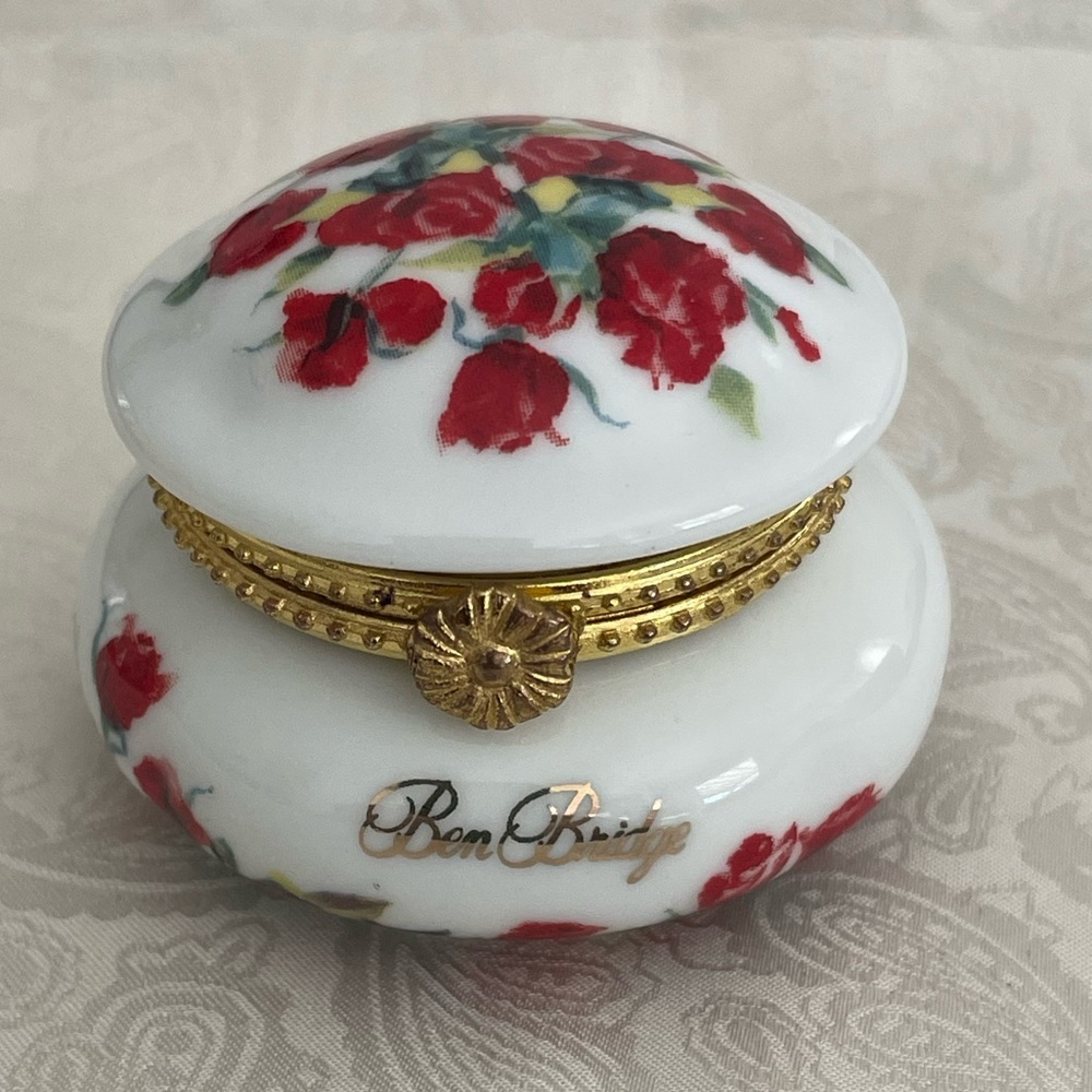 Vintage Ben Bridge Red Roses Porcelain Ring Holder/Trinket Box